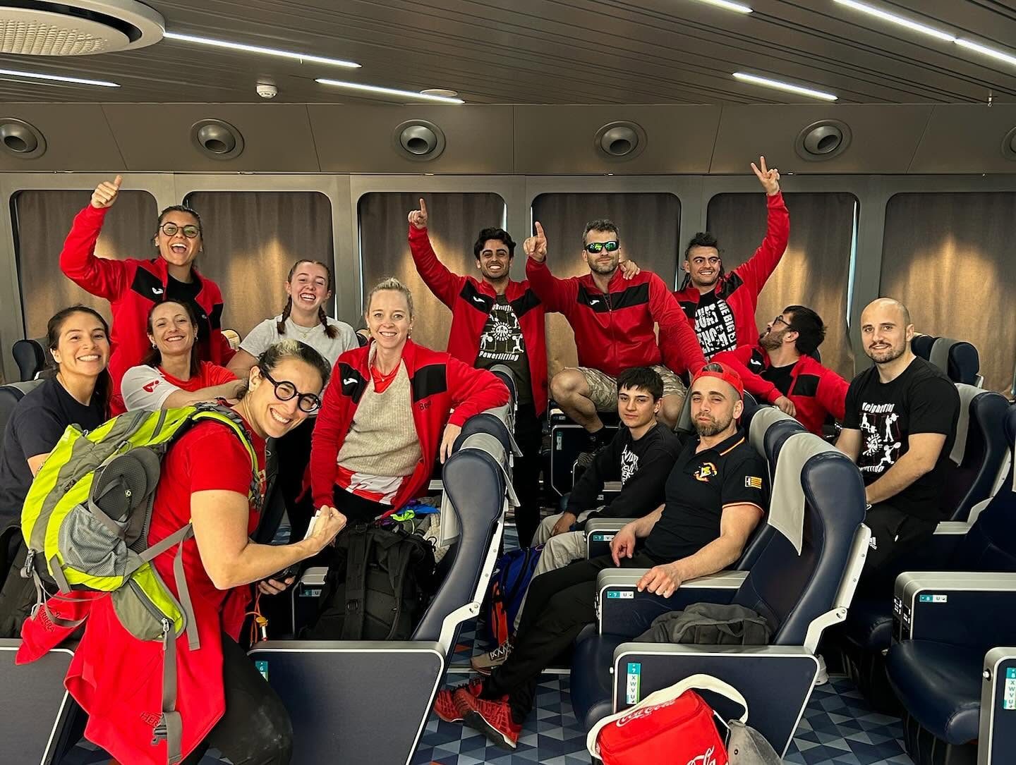 Equipo del club celebrando un desplazamiento a competición fuera de Mallorca